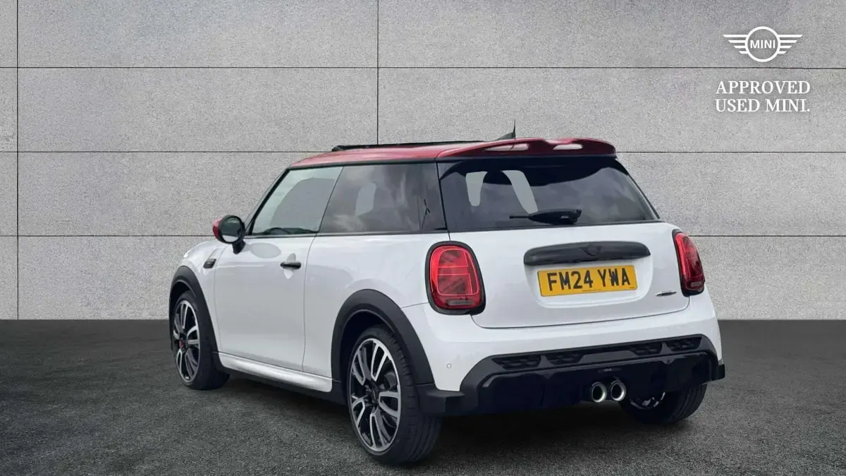 Used Mini John Cooper Works Hatch 228 HP (167 kW) 2024 White Hatchback