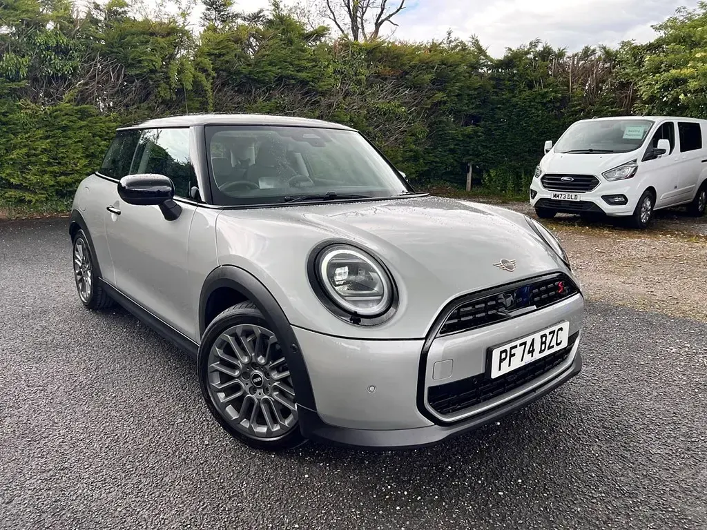 Used Mini Cooper Classic 204 HP (150 kW) 2024 Silver Hatchback