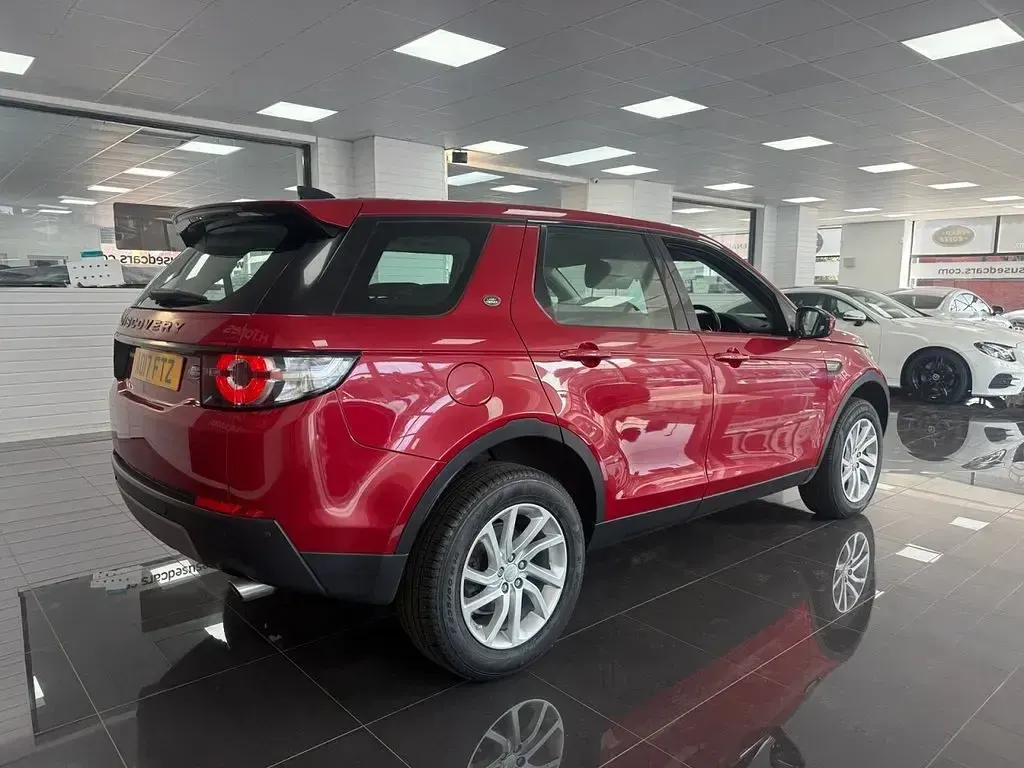 Used Land Rover Discovery 5 SE 2017 Red SUV