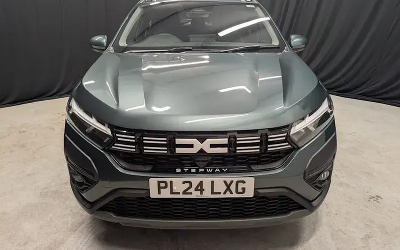 Begagnad Dacia Sandero Expression 91 HK (66 kW) 2024 Grön Halvkombi