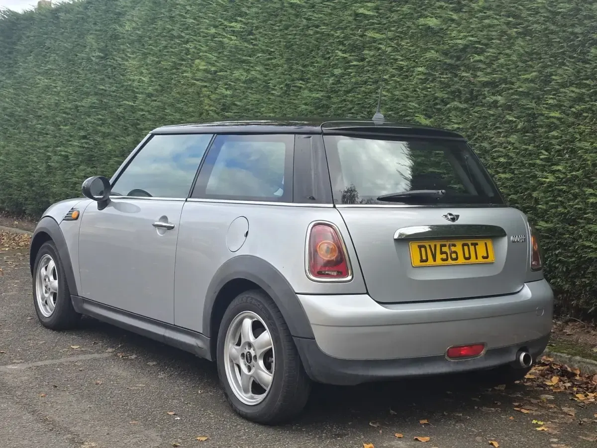 Usado Mini Cooper Hatch 2006 Plateado Utilitario