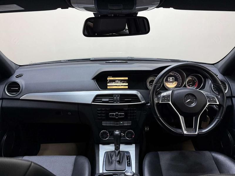 Begagnad Mercedes C180 156 HK (114 kW) 2011 Svart Sedan