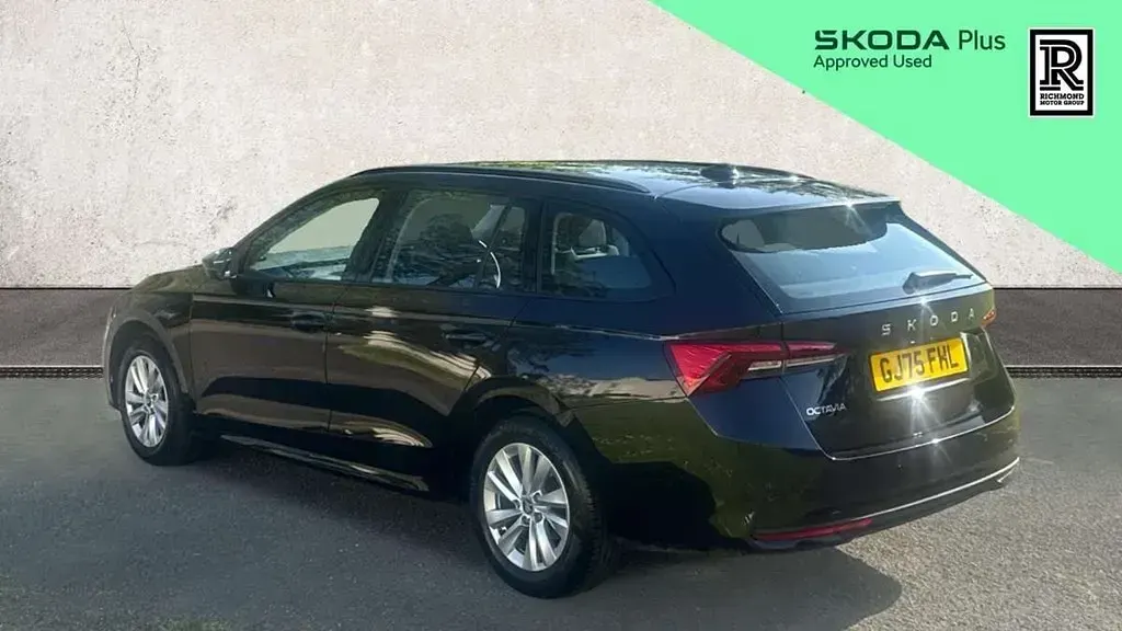 Used Skoda Octavia SE Technology 113 HP (83 kW) 2025 Black Estate