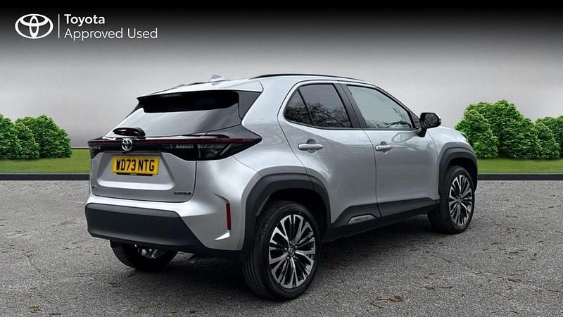 Used Toyota Yaris Hybrid 116 HP (85 kW) 2024 Siver metallic Estate