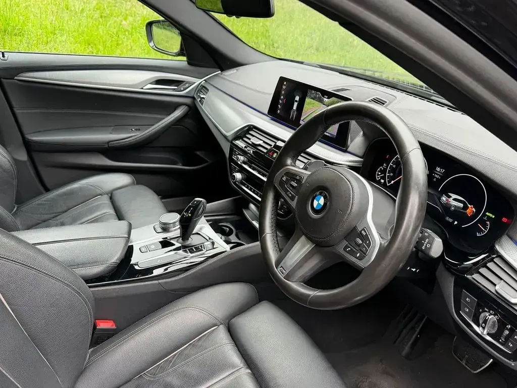 Used BMW 520 M Sport 190 HP (139 kW) 2019 Black Estate