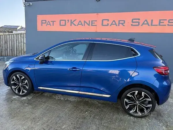 Used Renault Clio Techno 90 HP (66 kW) 2022 Blue Hatchback