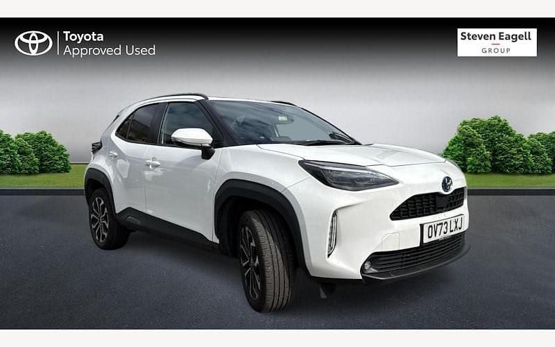 Used 2025 Toyota Yaris Hybrid Design Estate | £20,574 (Good price) - Image 1/4