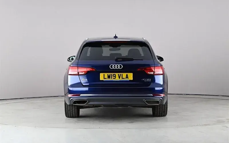 Usado Audi A4 Sport 190 HP (139 kW) 2019 Azul Carrinha