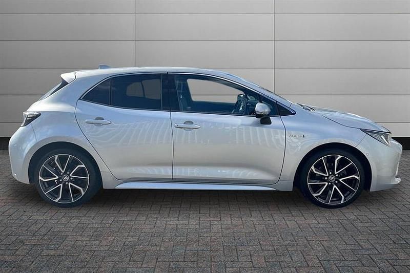 Used Toyota Corolla 122 HP (89 kW) 2020 Manhattan grey Hatchback