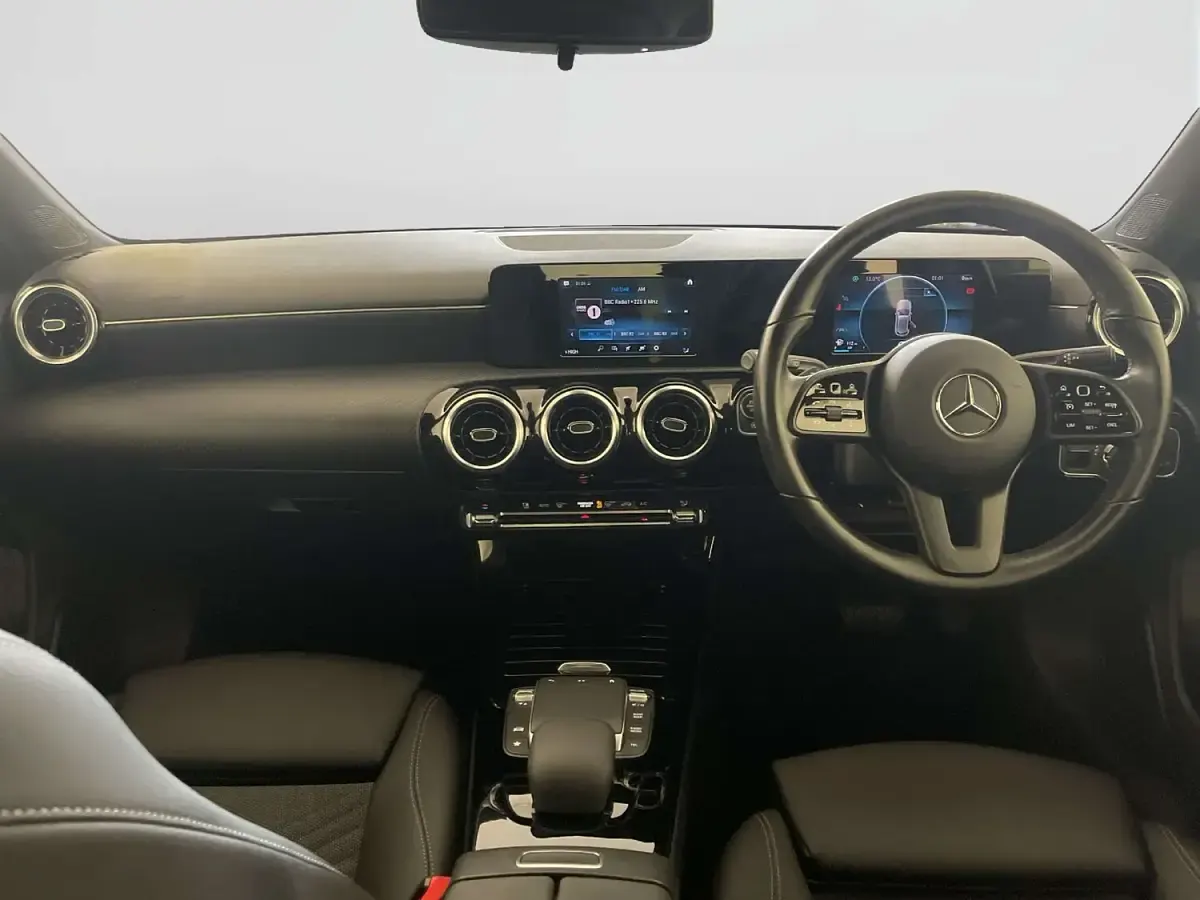 Used Mercedes A180 SE 136 HP (100 kW) 2020 White Hatchback