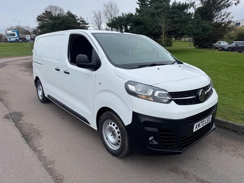Second-hand Vauxhall Vivaro Edition 120 CP (88 kW) 2020 Alb Monovolum