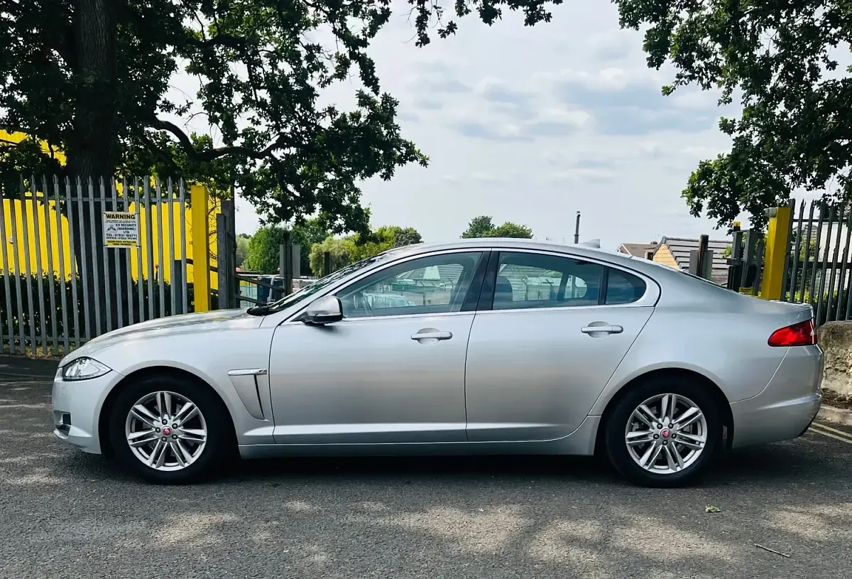 Used Jaguar XF Luxury 163 HP (119 kW) 2015 Silver Sedan