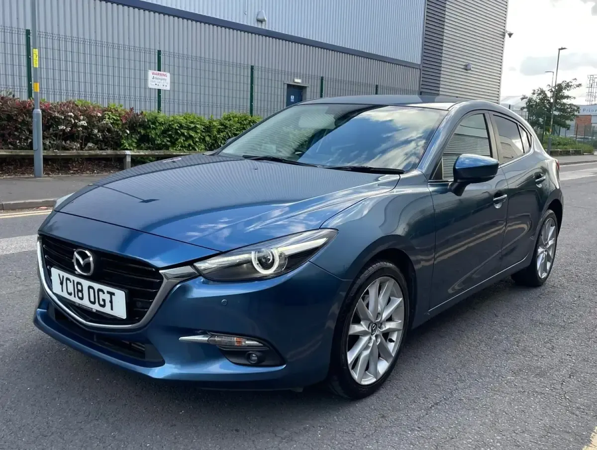 Usado Mazda 3 Inclusive 150 HP (110 kW) 2018 Azul Citadino