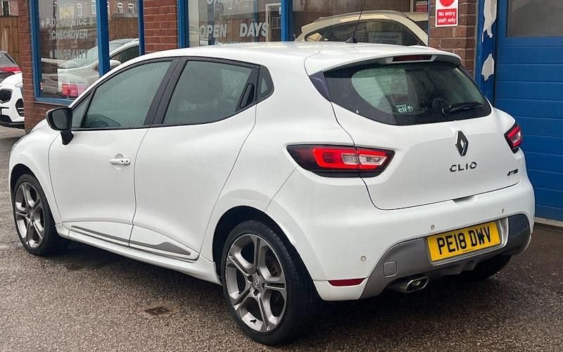 Used Renault Clio IV Dynamique 90 HP (66 kW) 2018 White Hatchback