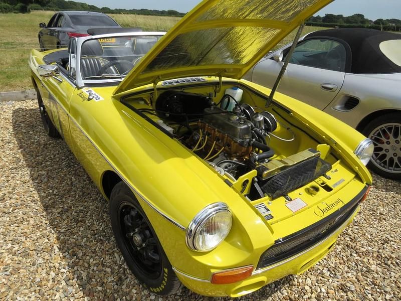 Used MG B 1981 Yellow Cabriolet