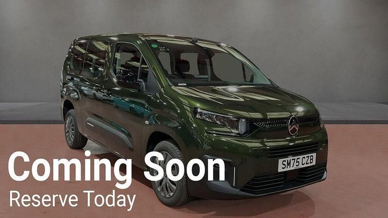 Used Citroën Berlingo 130 HP (95 kW) 2025 Green MPV