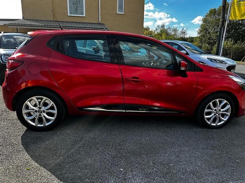 Used Renault Clio IV Dynamique 90 HP (66 kW) 2016 Red Hatchback