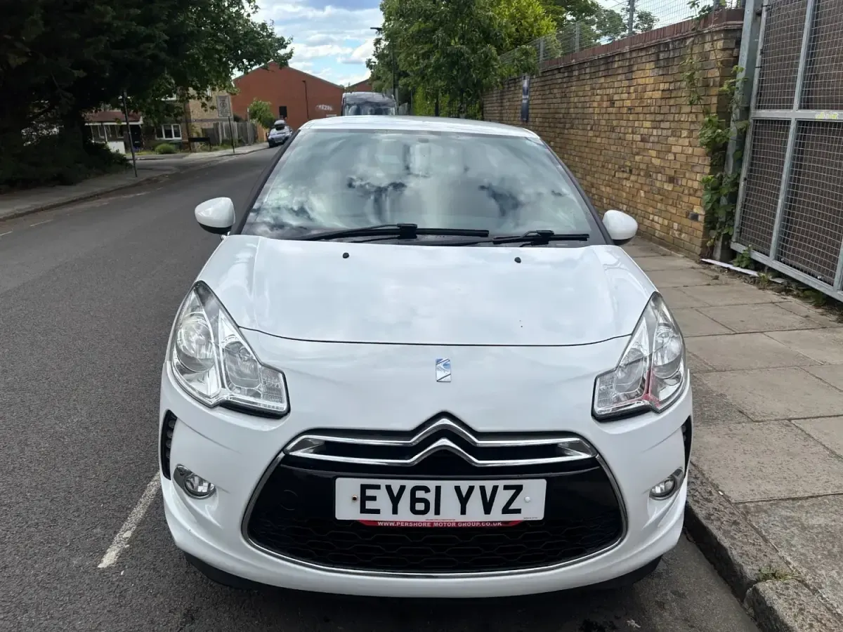 Used Citroën DS3 120 HP (88 kW) 2011 White Hatchback