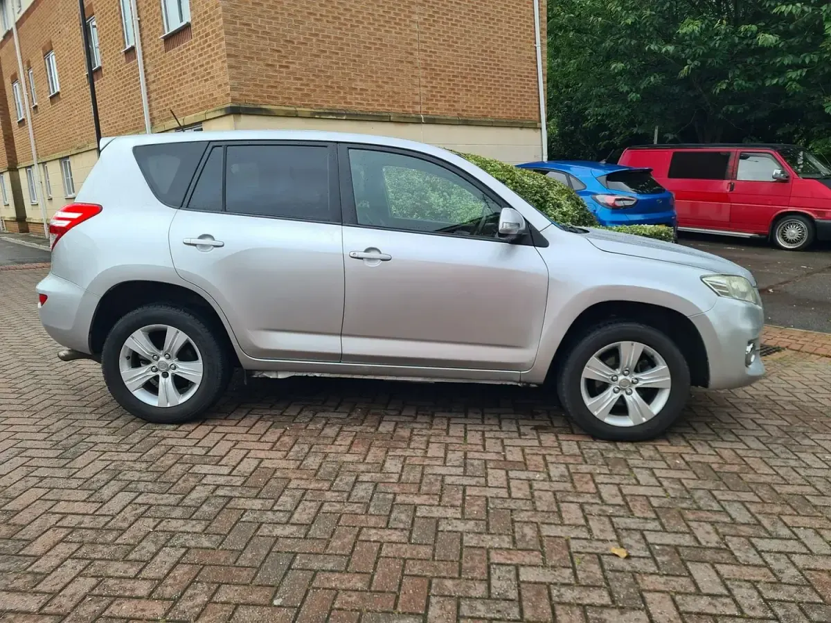 Used Toyota RAV4 2011 Silver SUV