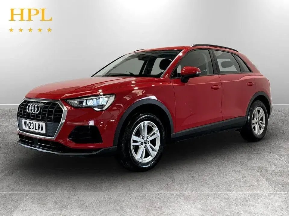 Usado Audi Q3 Business 150 HP (110 kW) 2023 Vermelho SUV
