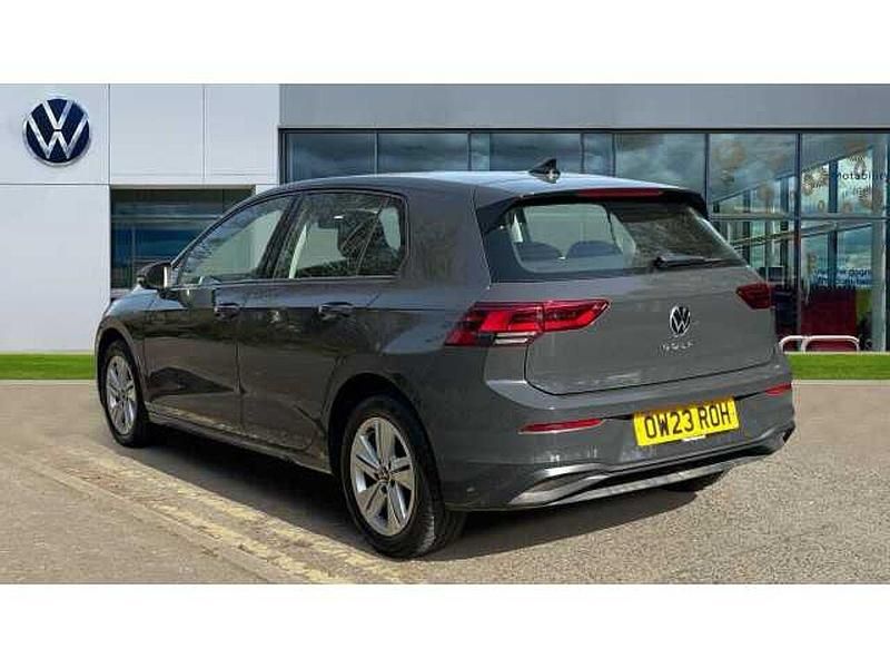 Begagnad VW Golf VIII 130 HK (95 kW) 2023