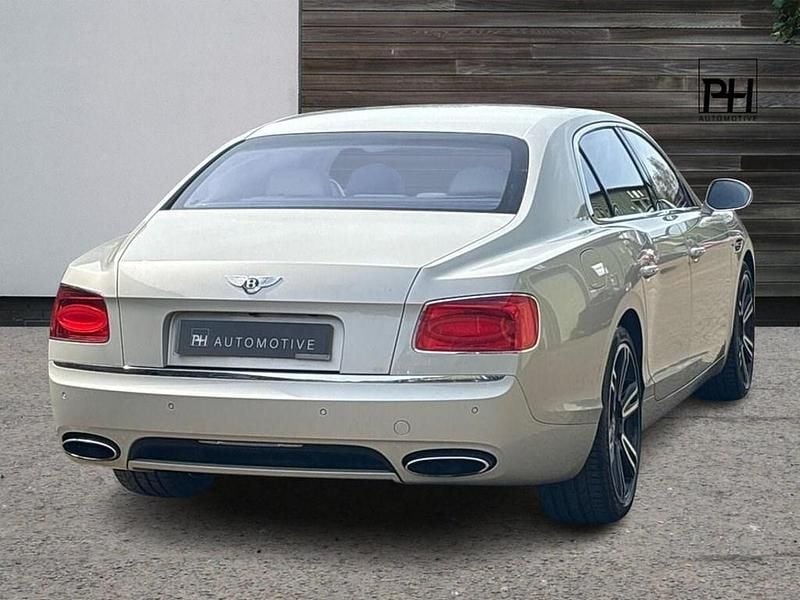 Used Bentley Flying Spur 625 HP (459 kW) 2015 White Sedan