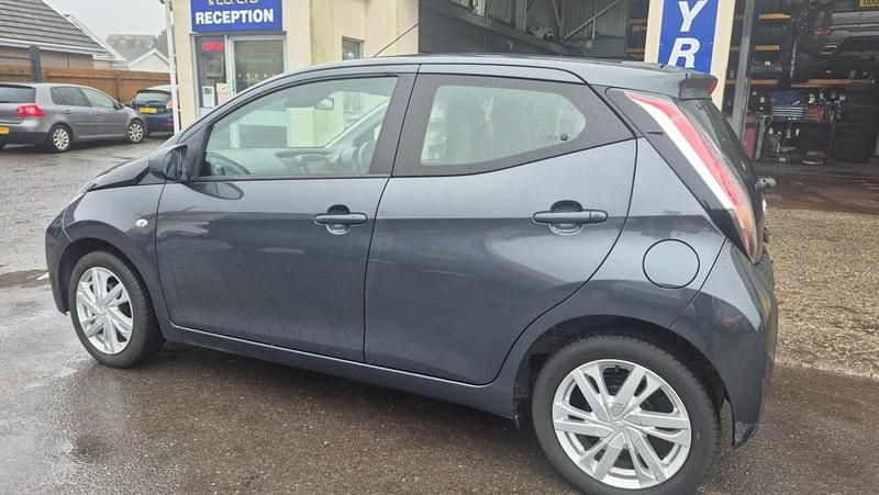 Used Toyota Aygo x-press 2015 Grey Hatchback