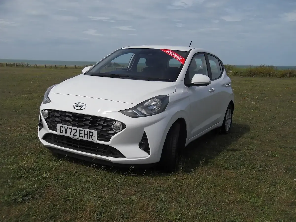 Used Hyundai i10 SE 67 HP (49 kW) 2022 White Hatchback