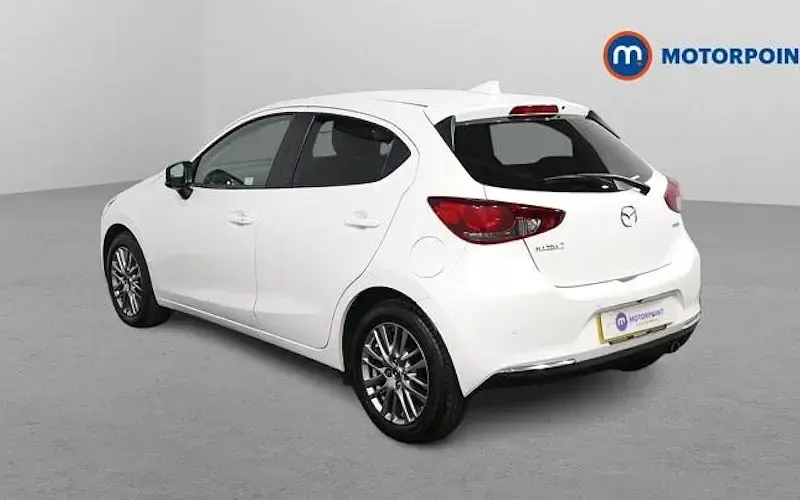 Używany Mazda 2 Inclusive 90 KM (66 kW) 2022 Biały Hatchback