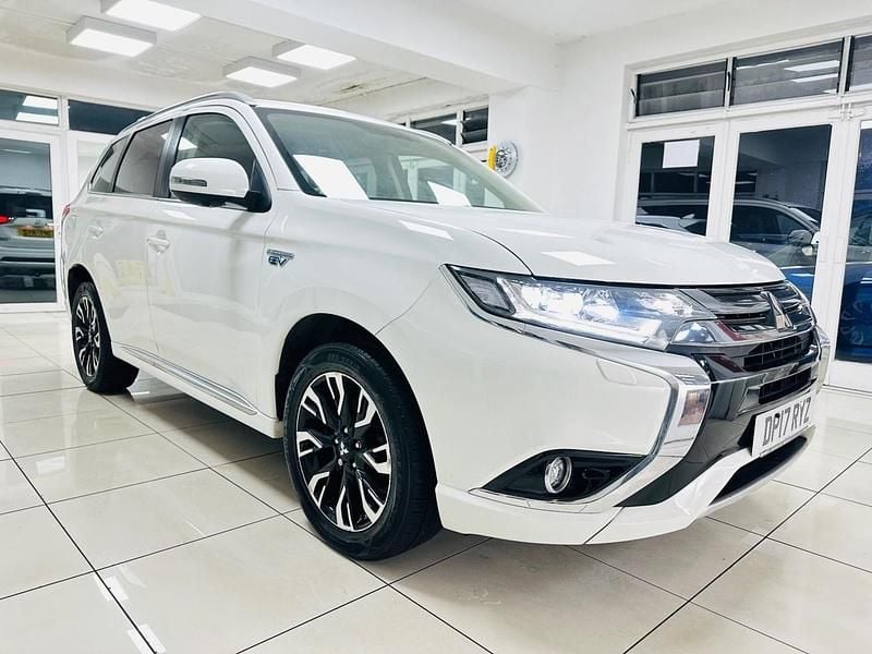 White Used 2017 Mitsubishi Outlander P-HEV Estate | £8,500 (Fair price) - Image 1/4