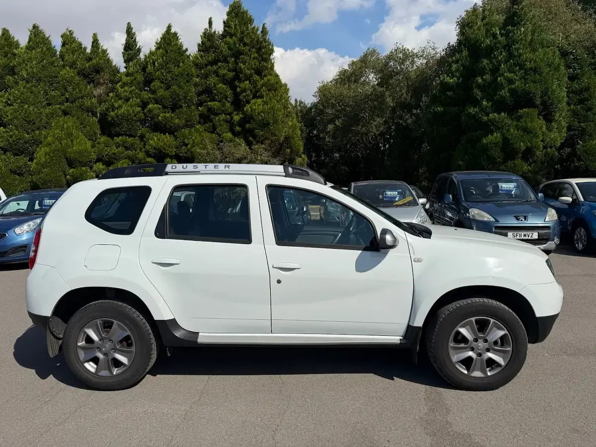 Used Dacia Duster Lauréate 110 HP (80 kW) 2016 White SUV