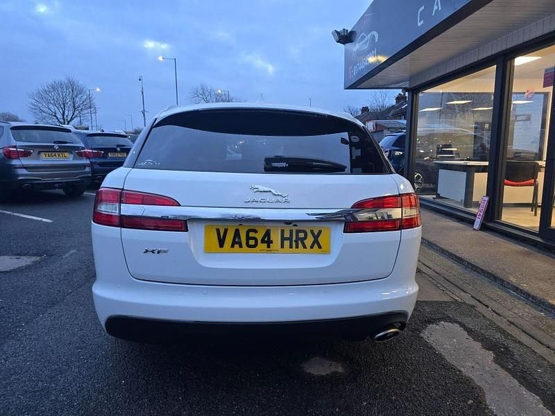 Used Jaguar XF Sportbrake Luxury 163 HP (119 kW) 2015 White Estate
