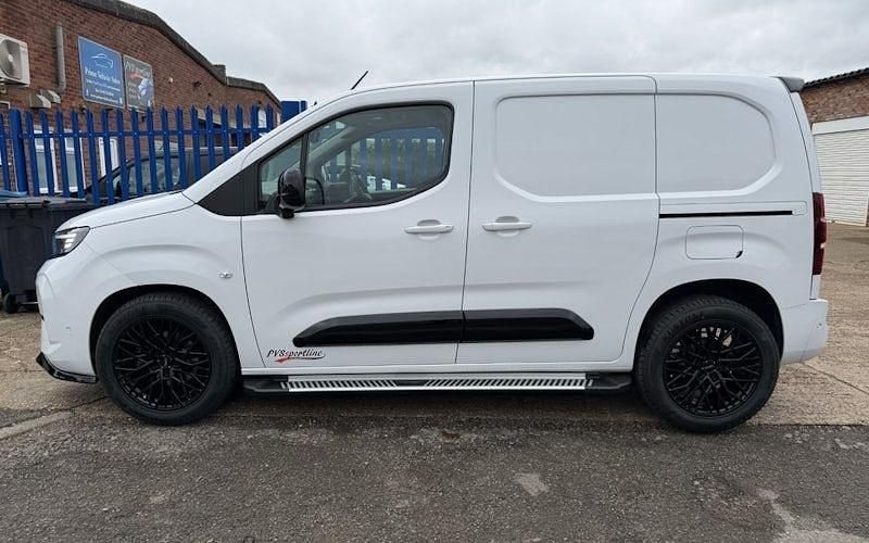 Used Vauxhall Combo 102 HP (75 kW) 2026 MPV