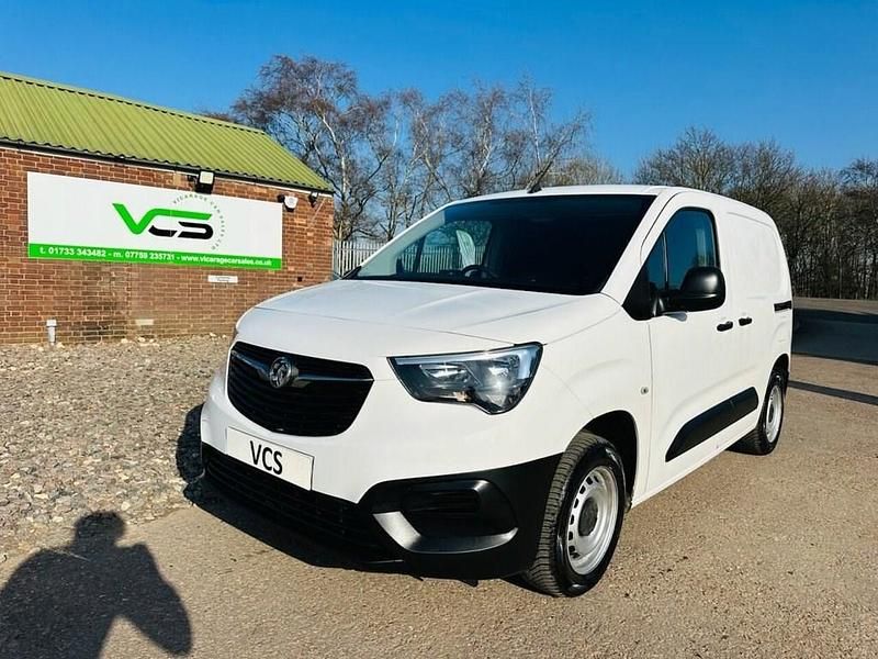 Used Vauxhall Combo Edition 100 HP (73 kW) 2019 White MPV