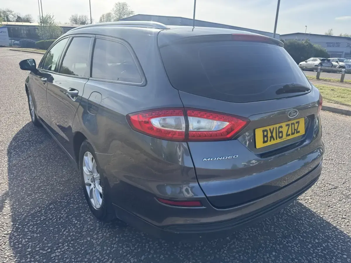 Usado Ford Mondeo Style 120 HP (88 kW) 2016 Cinzento Carrinha