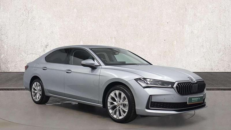 Silver New 2025 Skoda Superb SE L Hatchback | £31,236 (Super price) - Image 1/4