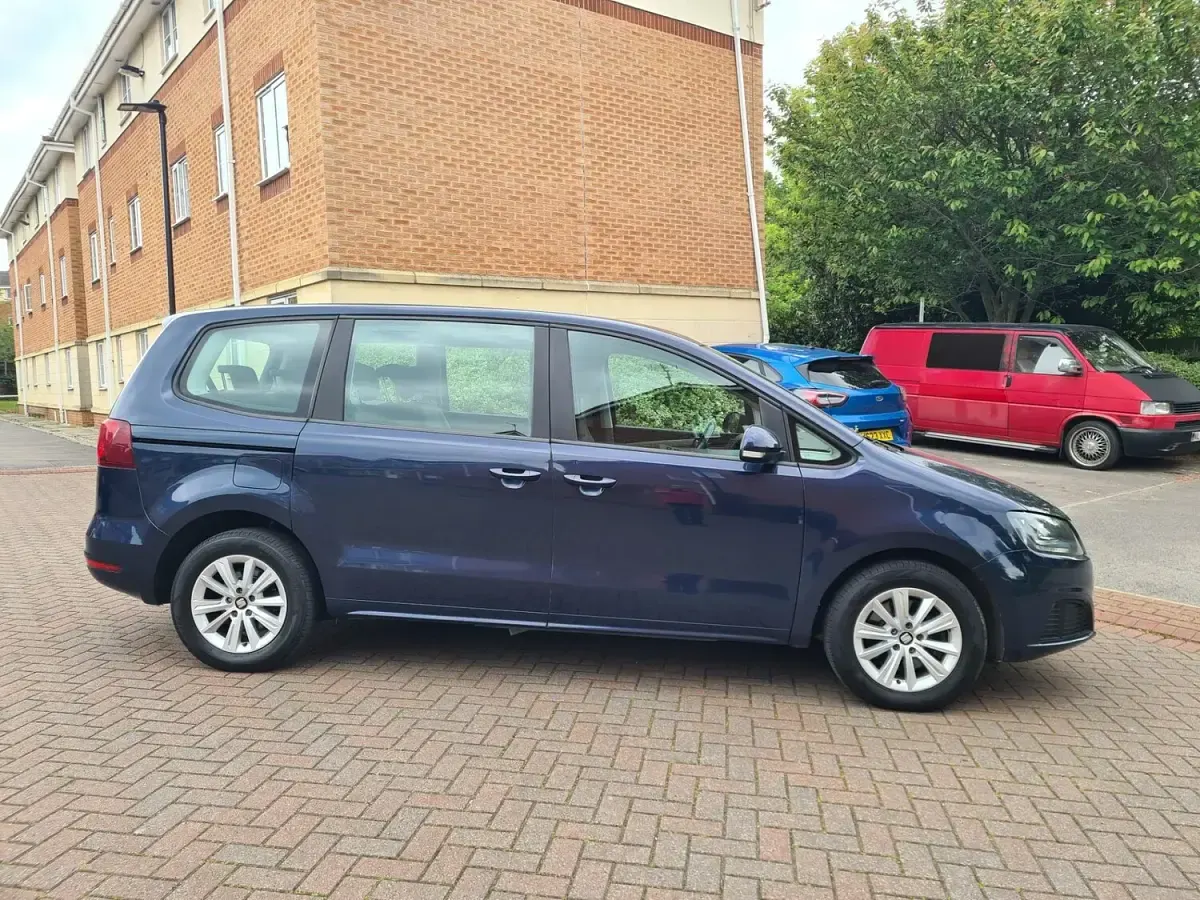 Used Seat Alhambra 150 HP (110 kW) 2016 Blue MPV