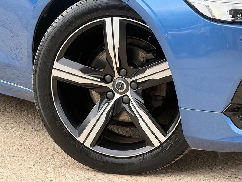 Used Volvo V90 R-Design 190 HP (139 kW) 2019 Blue Estate