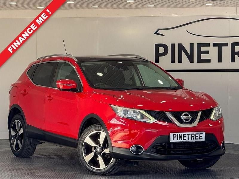 Red Used 2016 Nissan Qashqai N-Connecta SUV | £8,299 (Fair price) - Image 1/4