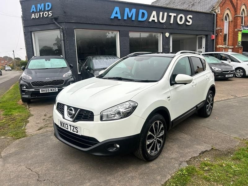 White Used 2013 Nissan Qashqai N-TEC SUV | £4,495 (A bit pricey) - Image 1/4