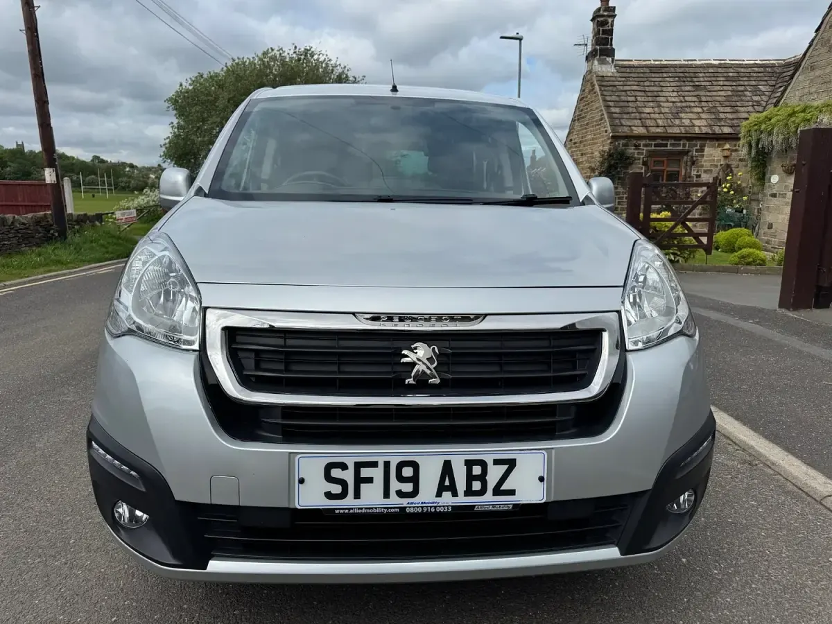 Used Peugeot Partner Allure 2019 Silver MPV