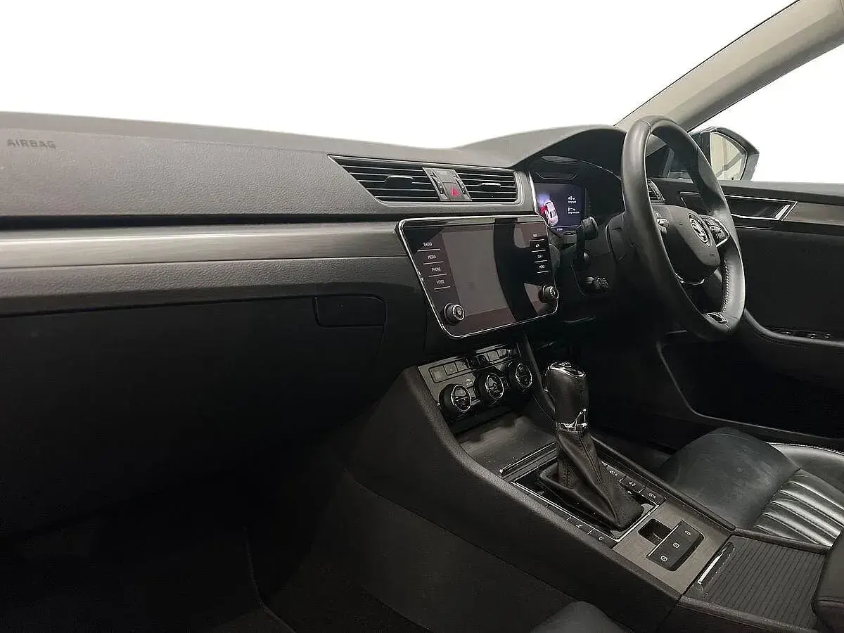 Used Skoda Superb SE L 140 HP (102 kW) 2022 Petrol blue metallic Hatchback