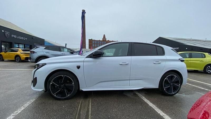Używany Peugeot e-308 GT 113 kW (154 KM) 2024 Biały Hatchback