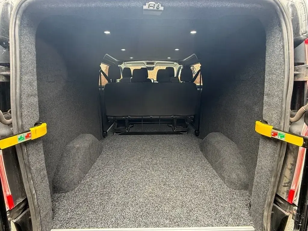 Käytetty Ford Transit Custom Limited 130 HP (95 kW) 2019 Musta Van