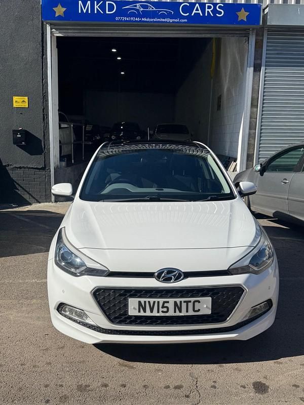 Used Hyundai i20 Premium SE 100 HP (73 kW) 2015 White Hatchback