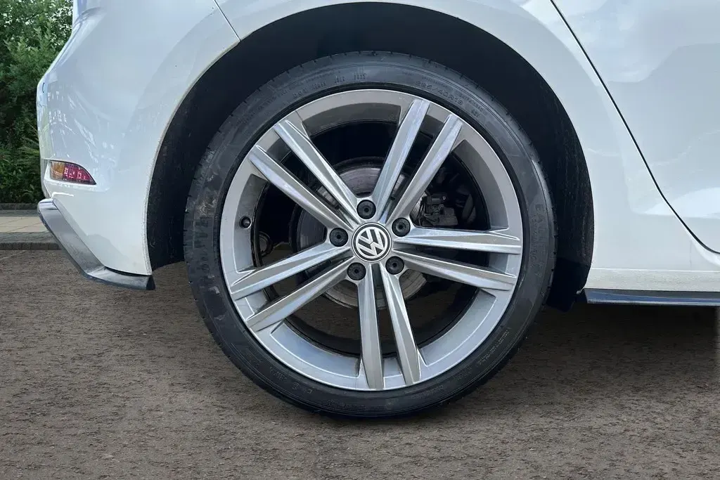 Used VW Golf VII R-line Edition 150 HP (110 kW) 2020 White Hatchback