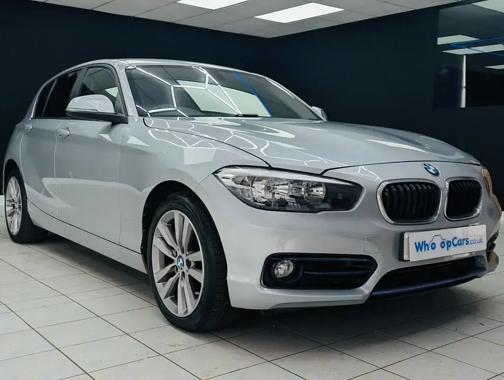 Usado BMW 118 Sport Line 150 CV (110 kW) 2016 Plateado Utilitario