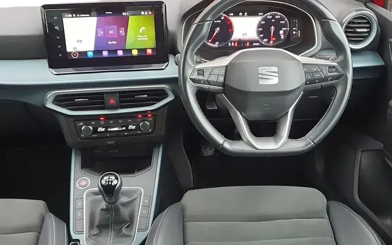 Used Seat Arona Xperience Lux 110 HP (80 kW) 2022 Red SUV