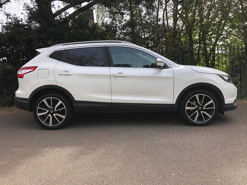 Used Nissan Qashqai Tekna 2016 White SUV