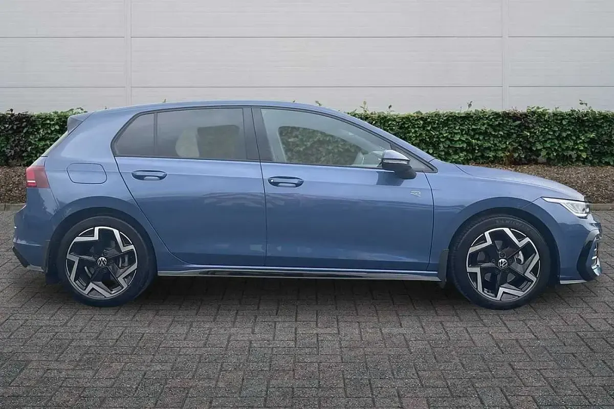Used VW Golf VIII R-line 150 HP (110 kW) 2024 Blue Hatchback